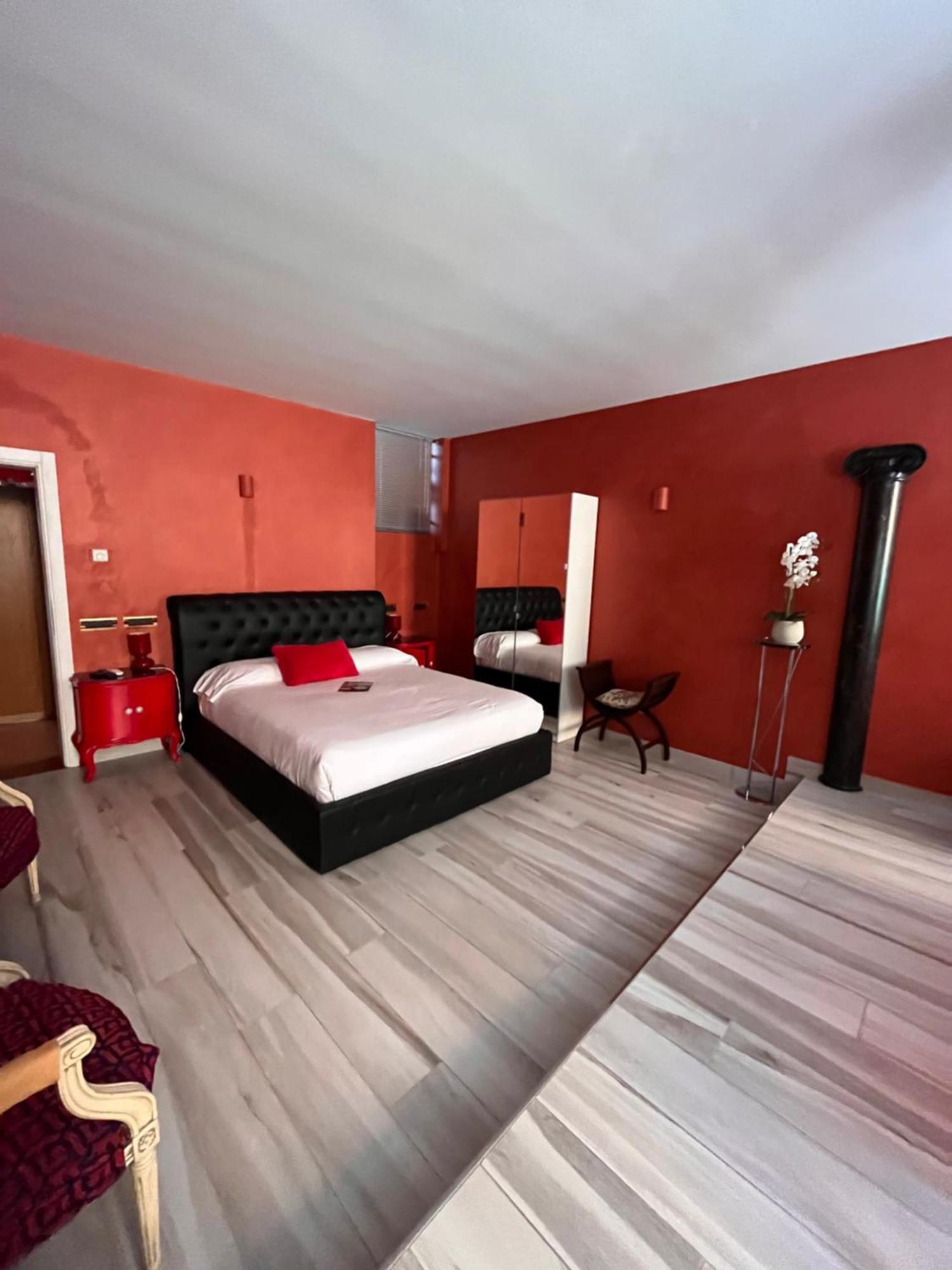 Bed and Breakfast The Queen Tower Desenzano del Garda Exteriér fotografie