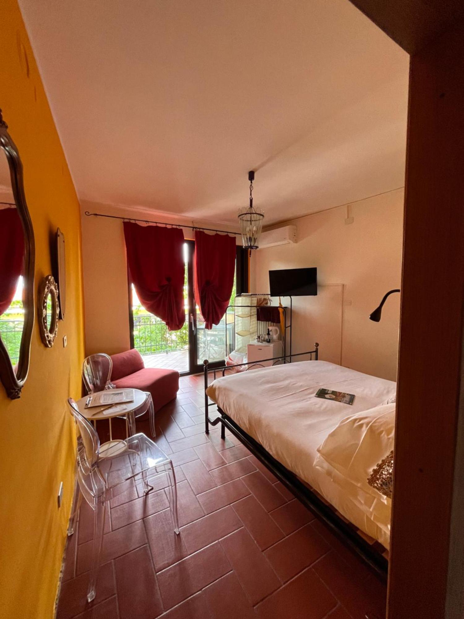 Bed and Breakfast The Queen Tower Desenzano del Garda Exteriér fotografie