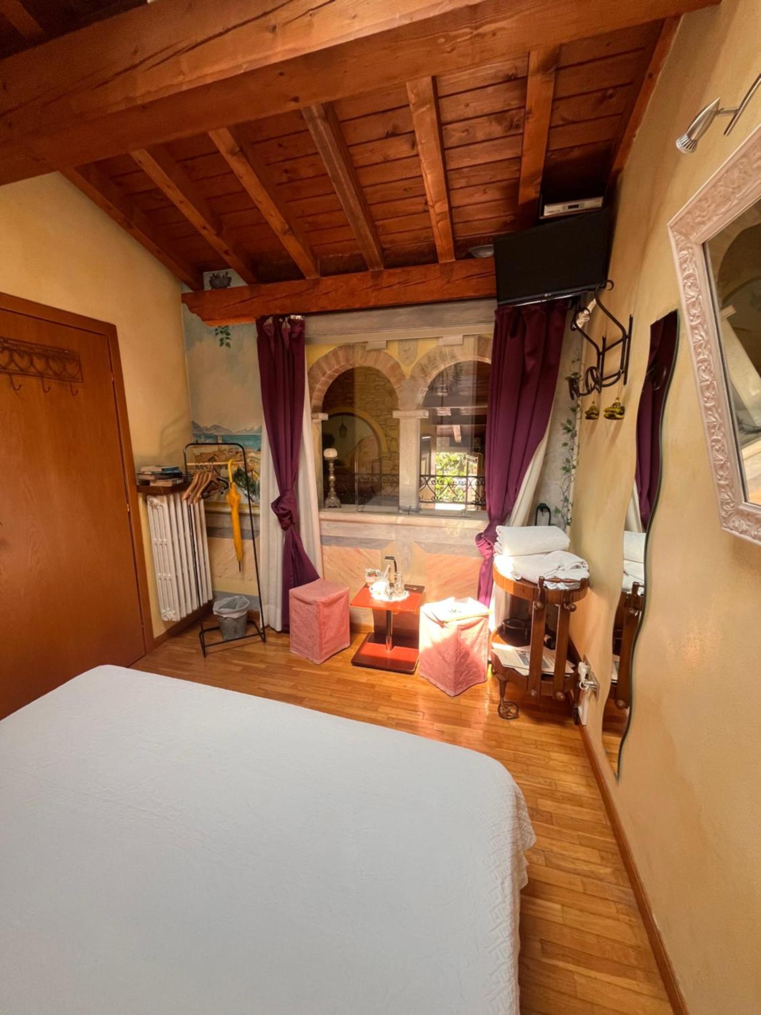 Bed and Breakfast The Queen Tower Desenzano del Garda Exteriér fotografie